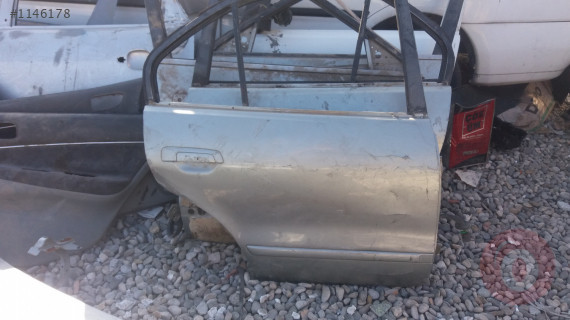 Mitsubishi Galant sağ arka kapi