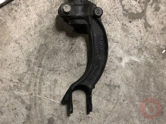 Audi A4/A5 amortisor tasiyici orj cikma 8K0413
