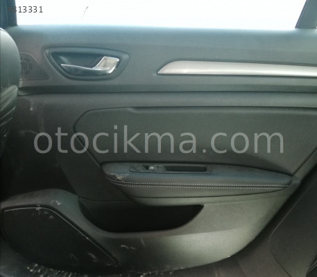 Renault megane 4 sağ arka kapı döşemesi hatasız