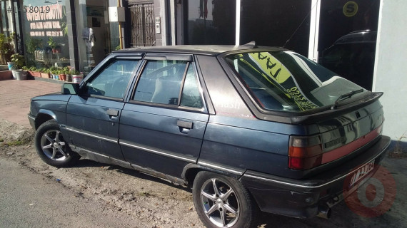 RENAULT FLAŞ 11 SAĞ ÖN KAPI ÇIKMA PARÇA MISIRCIOĞLU OTO