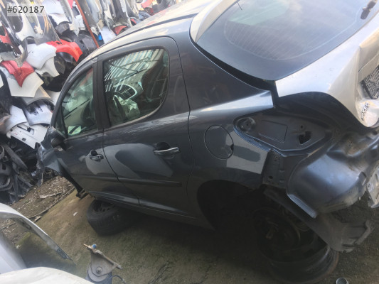 Peugeot 207 çıkma sol arka kapı
