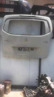 MERCEDES VİTO BAGAJ KAPAĞI