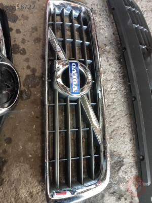 2011 model Volvo S80 ön panjur çıkma