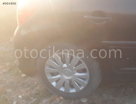 2009 peugeot 207 1.4 benzinli çıkma sağ arka jant lastik