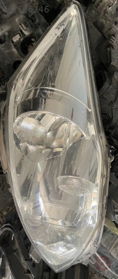 Çıkma Toyota auris sağ ön far lambası orjinal