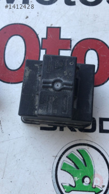 1K0937311C skoda octavia röle kutusu kapağı