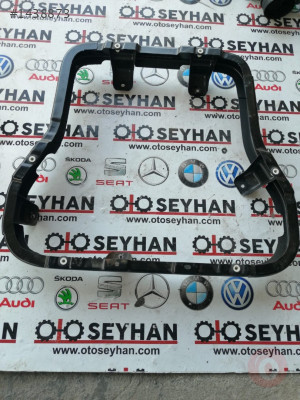 2K0864281A vw caddy sol arka ayak altı eşya bölmesi demiri