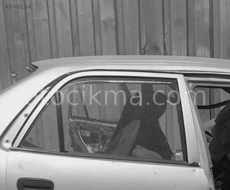 ORJİNAL 2001 COROLLA SAĞ ARKA KAPI CAMI.