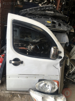 Fiat Doblo beyaz sağ ön kapı Çıkma