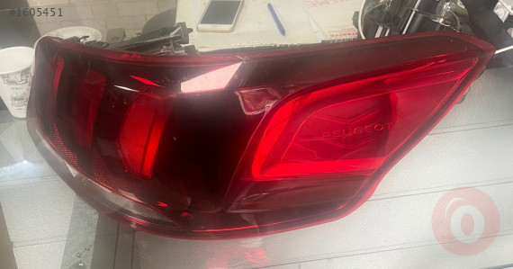 Çıkma orjinal Peugeot 301 sağ arka stop lambası