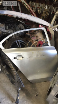 VOLKSWAGEN JETTA SAĞ ARKA KAPI VE TÜM ORJINAL ÇIKMA PARÇALAR