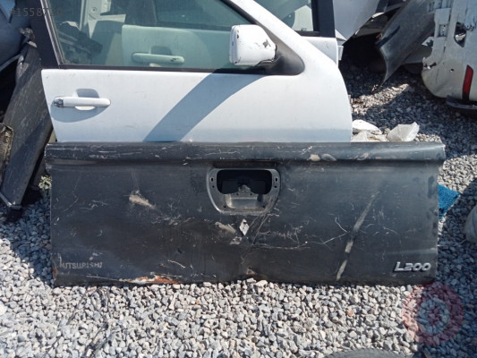 2011 Mitsubishi L200 arka bagaj kapısı çıkma