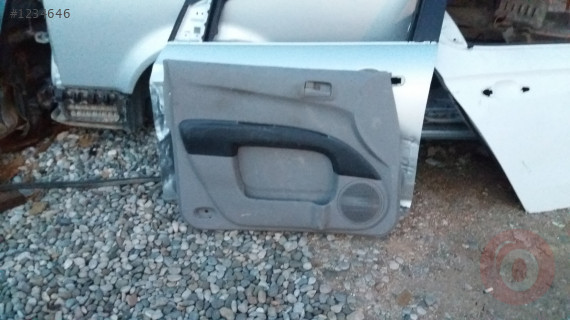 Mitsubishi L200 söl ön kapi döşemesi kartonu