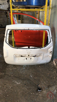 Dacia duster bagaj kapağı