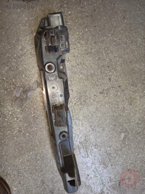 Renault Kango 3 Sol Ön Çamurluk Bağlantı Bakaliti 631232841R