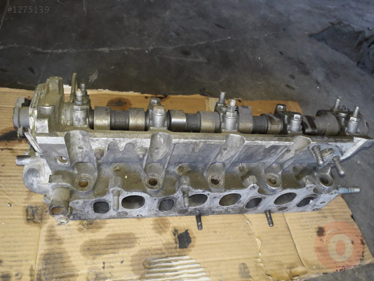 Renault laguna 1.8 benzini üst kapağı