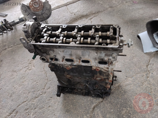 Volkswagen Passat B7 2.0 TDI çıkma motor üst silindir kapağı