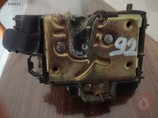 Volkswagen Golf 3 arka sol kapı kilidi.