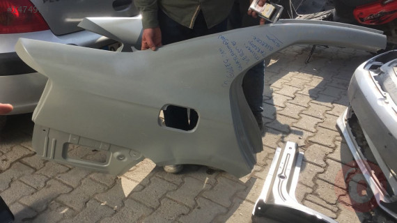 jetta arka çamurluk  ve tüm çıkma parçalar