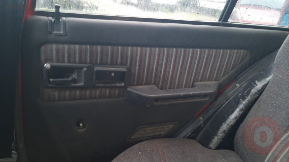 peugeot 205 1.4 benzinli sökme sağ arka kapı döşemesi