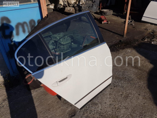 Volkswagen Passat B6 Sağ arka kapı beyaz hatasız orjinal