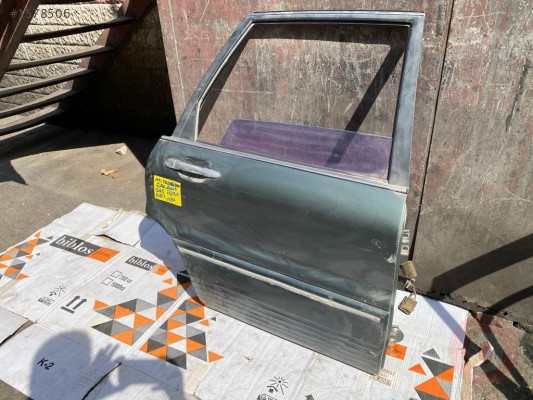 MİTSUBİSHİ GALANT SAĞ ARKA KAPI ORJİNAL ÇIKMA 1990 MODEL