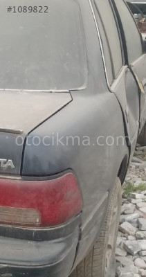 toyota corona 2.0 çıkma sağ arka çamurluk