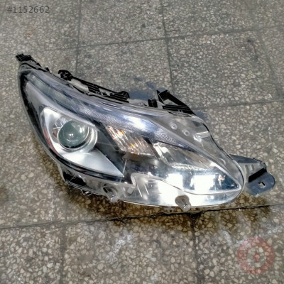 PEUGEOT 2008 ÖN SAĞ FAR MERCEKLİ SİYAH ÇIKMA ORJİNAL