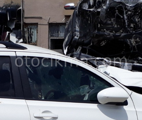 2011 NİSSAN QASHQAİ HATASIZ SAĞ ÖN KAPI CAMI .