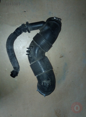 Skoda SuperB çıkma hava filtre borusu. 3c0129654m
