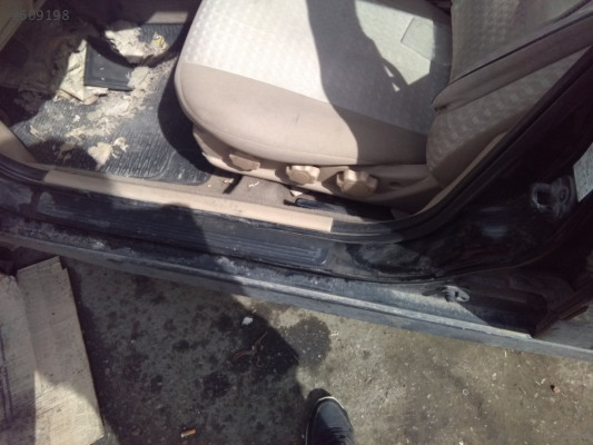 2000 NİSSAN PRİMERA HATASIZ 1.8 KAPI PLASTİĞİ.