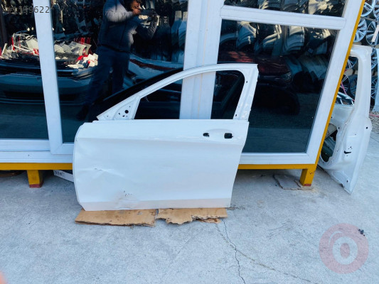 Mercedes c.serisi w205 kasa sol ön kapı (çıkma parça)