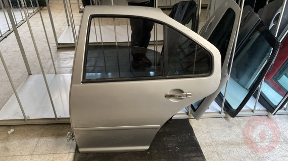 VW BORA HATASIZ ORJİNAL ÇIKMA KAPILARI