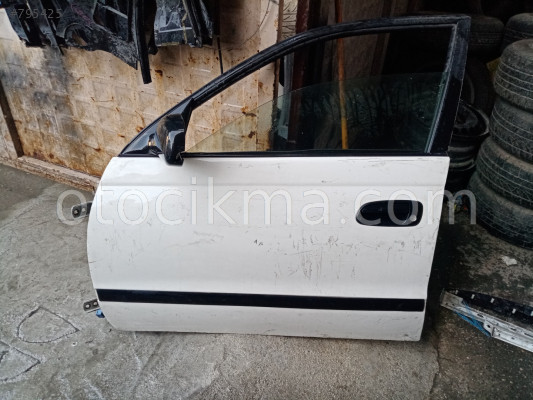 Toyota corona sol ön kapı dolu beyaz hasarsız