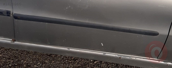 fiat siena çıkma sağ ön kapı bandı