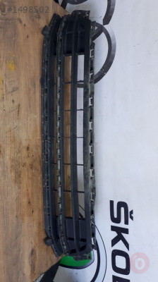 VOLKSWAGEN JETTA 2015 ÖN TAMPON ORTA IZGARA  5C6853677Q ÇIKM