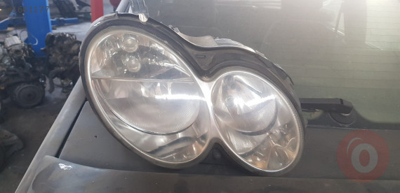 Mercedes CLK 280 sağ ön far
