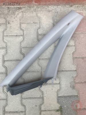 Opel Meriva sağ ön cam direği bakaliti