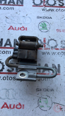 1T0831412A vw caddy sağ ön kapı alt menteşesi