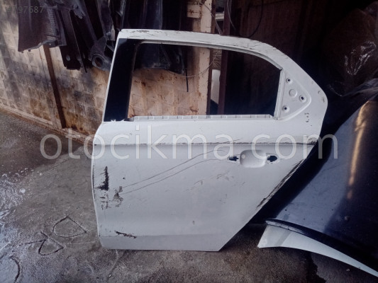 PEUGEOT 301 SOL ARKA KAPI AZ HASARLI BEYAZ
