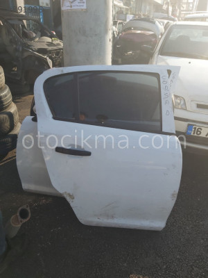 OPEL CORSA D SAĞ ARKA KAPI GÜÇMANLAR OTO