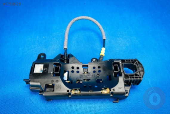 AUDİ A4 A5 16-20 KAPI KOLU BRAKETİ İÇ SAĞ 8W0837812A