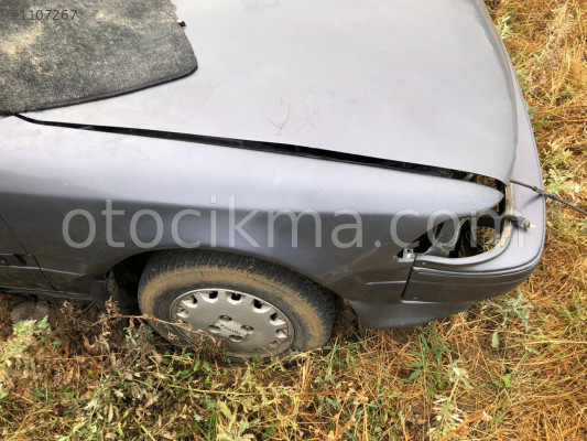 TOYOTA CORONA ÖN ÇAMURLUK