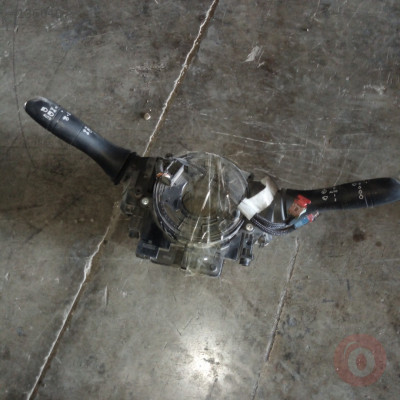 Renault Megane 4 çıkma sinyal kolu 25567