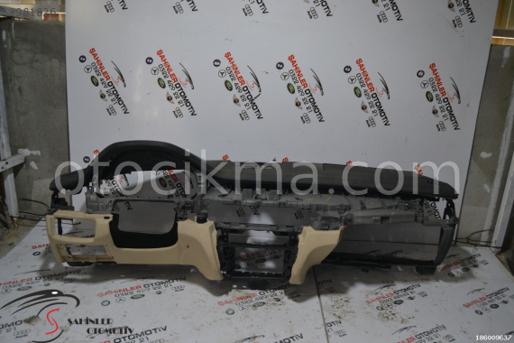 BMW X1 BOŞ TORPİDO GÖĞÜSLÜK