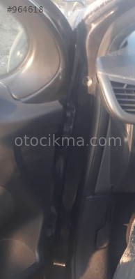 2009 model peugeot 207 1.4 benzinli çıkma kapı menteşesi