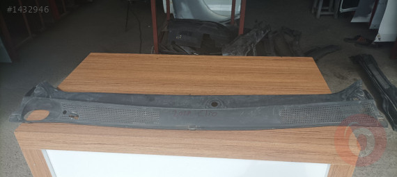 Renault Clio ön cam ızgarası orijinal çıkma