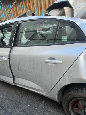 Renault Megan 4 sol arka kapı hatasız çıkma orjinal