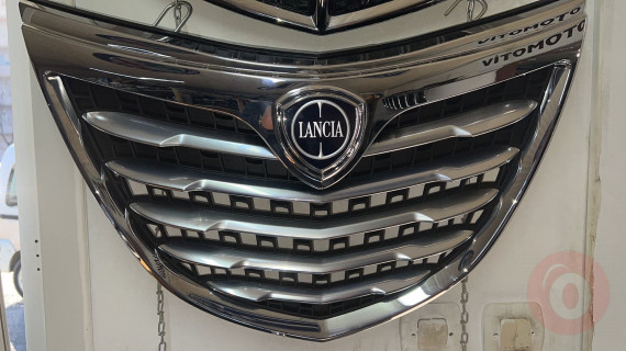 Lancia ypsilon sıfır orjinal ön panjur