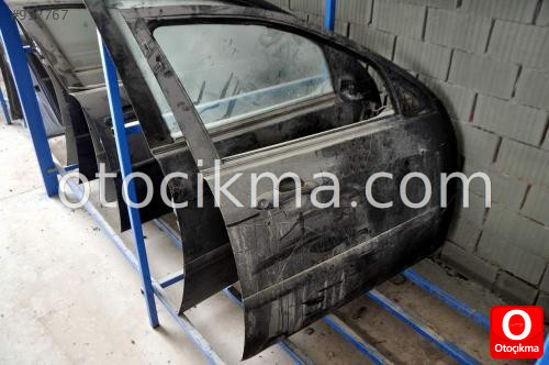 ÇIKMA FORD FOCUS SAĞ ÖN KAPI DOLU